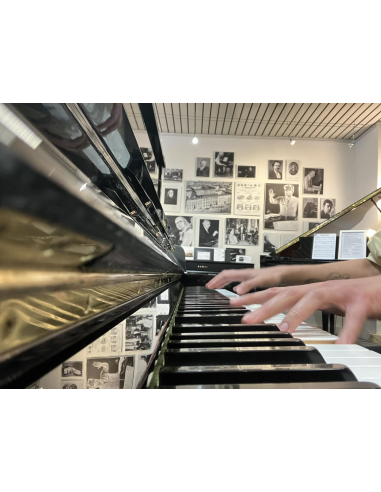 Superbe piano d'occasion Yamaha U1 noir laqué - Prévalet Musique