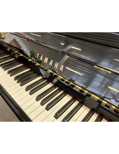 Piano droit d'occasion YAMAHA P116 noir laqué - Prévalet Musique