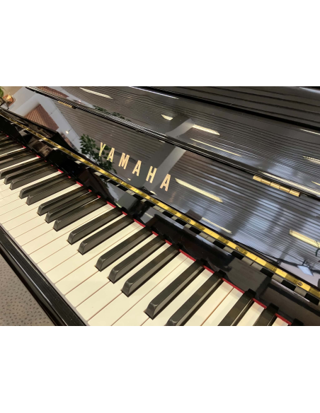 Piano droit d'occasion YAMAHA P116 noir laqué - Prévalet Musique