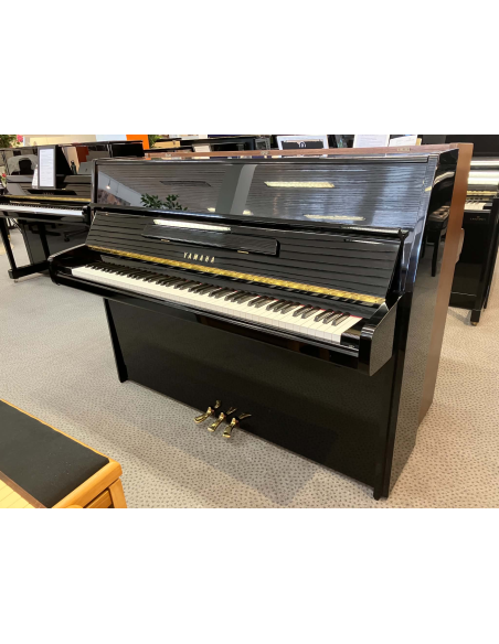 Piano droit d'occasion YAMAHA P116 noir laqué - Prévalet Musique