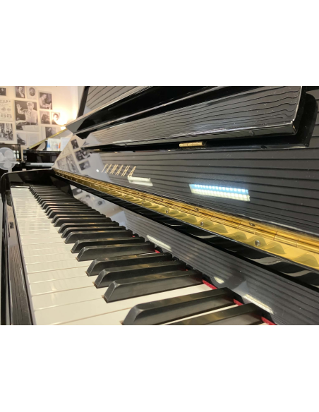 Piano droit d'occasion YAMAHA P116 noir laqué - Prévalet Musique