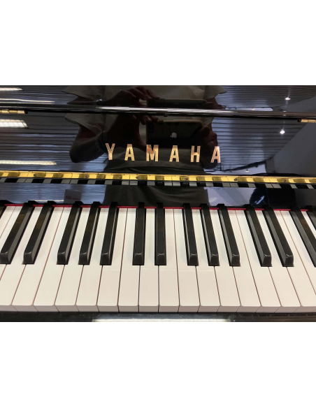 Piano droit d'occasion YAMAHA P116 noir laqué - Prévalet Musique